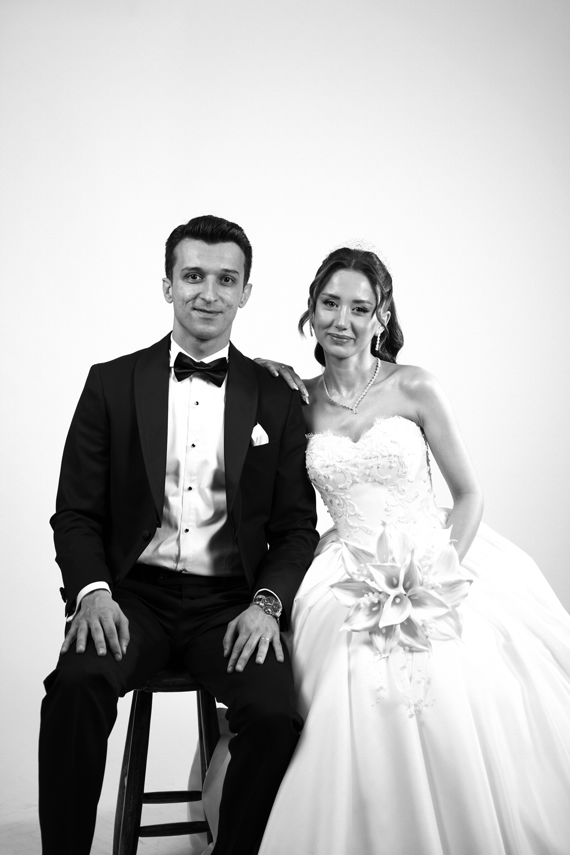 Ankara stüdyo düğün fotoğrafçısı, Kore tarzı minimalist siyah beyaz gelin damat portresi, Melisa ve Fırat.